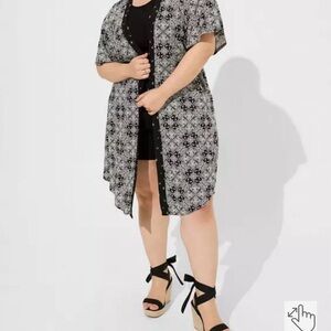 Torrid Black and White Floral Kimono